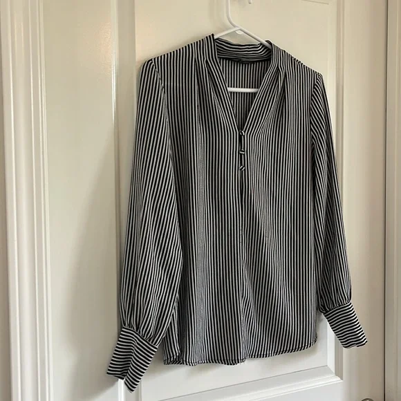 Adrianna Papell striped blouse size small - Picture 2 of 4